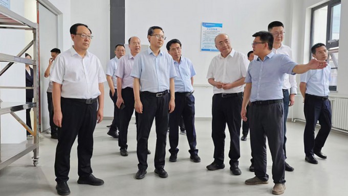 甘肅國(guó)投集團(tuán)黨委書記、董事長(zhǎng)成廣平一行到西部工程檢測(cè)研發(fā)基地調(diào)研