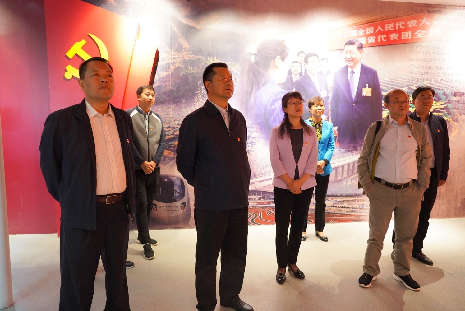 集團(tuán)公司開展“不忘初心、牢記使命”主題黨日活動(dòng) <br/> — 參觀主題教育檔案文獻(xiàn)展